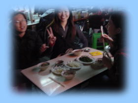 Had  dinner with Amanda, Vivian, and Li-Ching